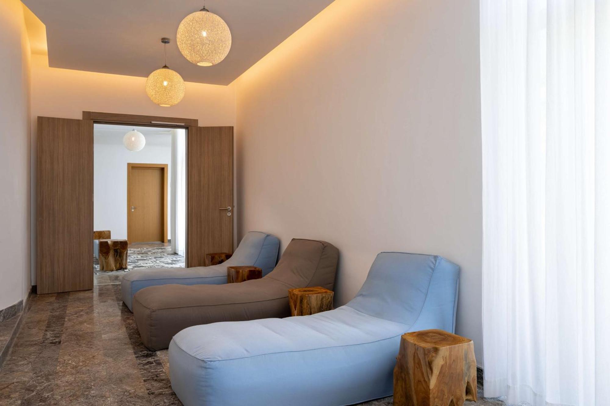 Radisson Blu Resort Al Hoceïma מראה חיצוני תמונה The interior of a suite at the hotel