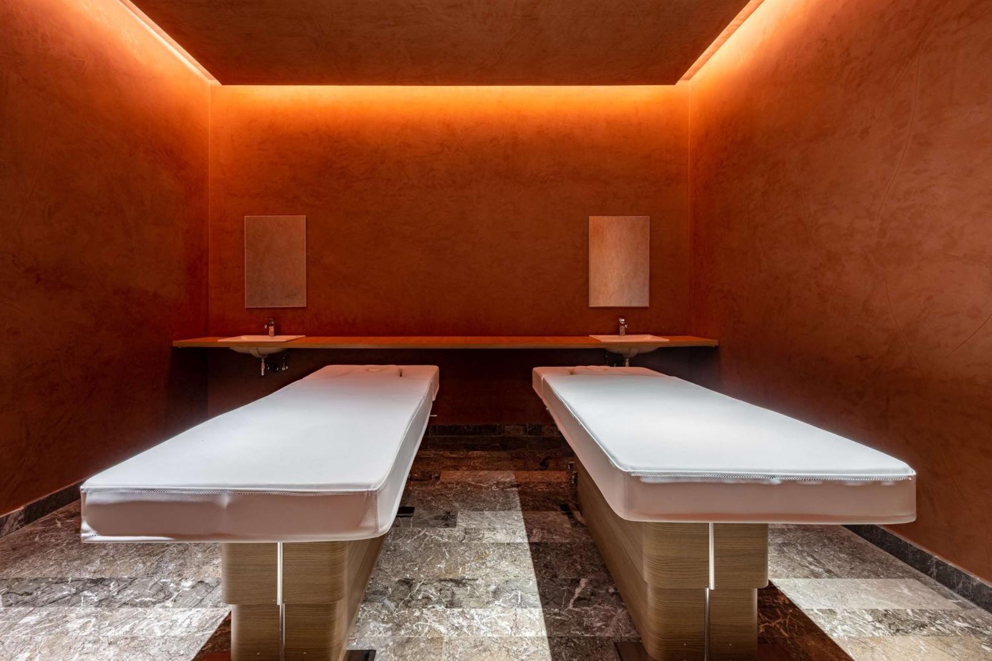 Radisson Blu Resort Al Hoceïma מראה חיצוני תמונה The spa at The Ritz-Carlton, Hong Kong