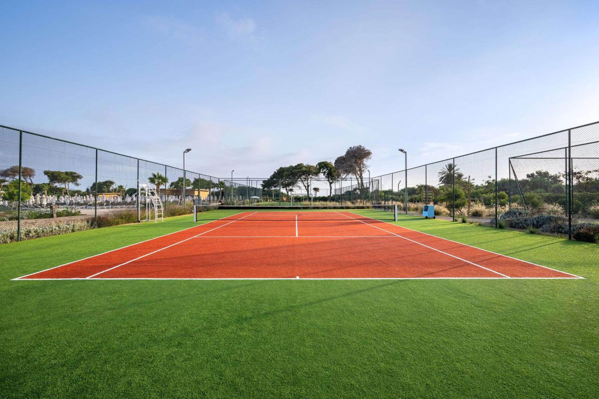 Radisson Blu Resort Al Hoceïma מראה חיצוני תמונה Tennis court