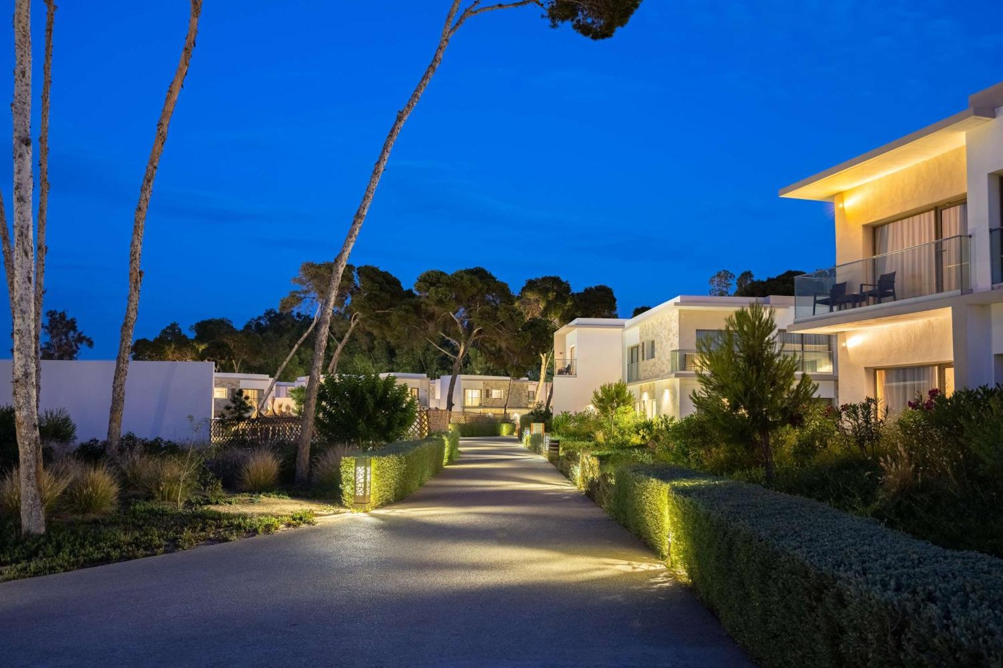 Radisson Blu Resort Al Hoceïma מראה חיצוני תמונה The resort at night